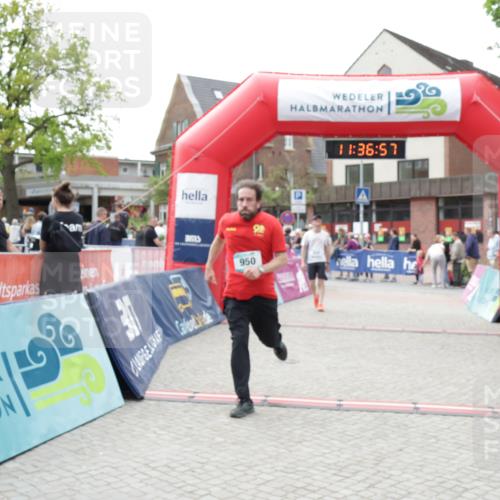 10.05.2026 - 8. Wedeler Halbmarathon Yannick Fuchs http://msf.ph/oto/9716455 10.05.2026 11:36:55 Ziel 11, 632, 934, 950 meine-sportfotos.de