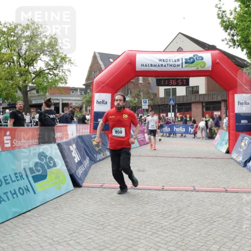 10.05.2026 - 8. Wedeler Halbmarathon Yannick Fuchs http://msf.ph/oto/9716456 10.05.2026 11:36:56 Ziel 11, 632, 934, 950 meine-sportfotos.de
