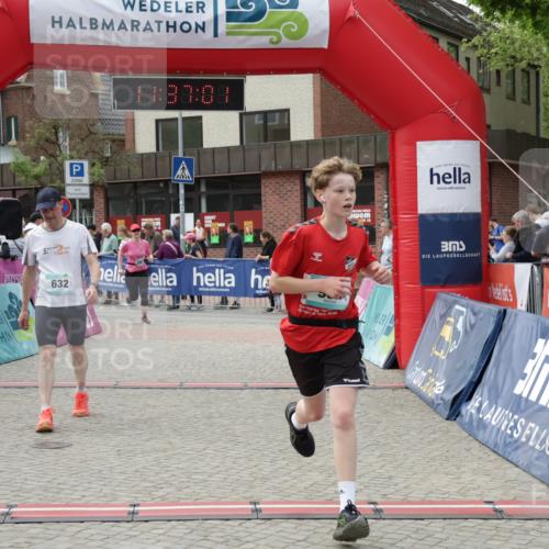 10.05.2026 - 8. Wedeler Halbmarathon Yannick Fuchs http://msf.ph/oto/9716468 10.05.2026 11:36:59 Ziel 632, 934, 950, 2068 meine-sportfotos.de