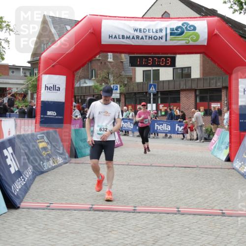 10.05.2026 - 8. Wedeler Halbmarathon Yannick Fuchs http://msf.ph/oto/9716472 10.05.2026 11:37:01 Ziel 632, 696, 934, 2068 meine-sportfotos.de