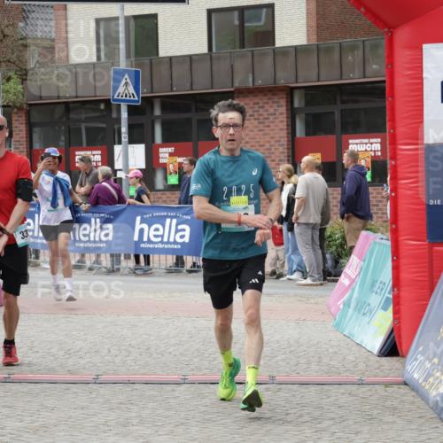10.05.2026 - 8. Wedeler Halbmarathon Yannick Fuchs http://msf.ph/oto/9716483 10.05.2026 11:37:06 Ziel 31, 61, 333, 696, 2068 meine-sportfotos.de
