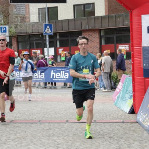 10.05.2026 - 8. Wedeler Halbmarathon Yannick Fuchs http://msf.ph/oto/9716484 10.05.2026 11:37:06 Ziel 31, 61, 333, 696, 2068 meine-sportfotos.de