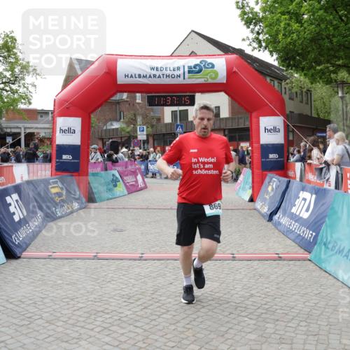 10.05.2026 - 8. Wedeler Halbmarathon Yannick Fuchs http://msf.ph/oto/9724415 10.05.2026 11:37:13 Ziel 31, 61, 869, 2193 meine-sportfotos.de