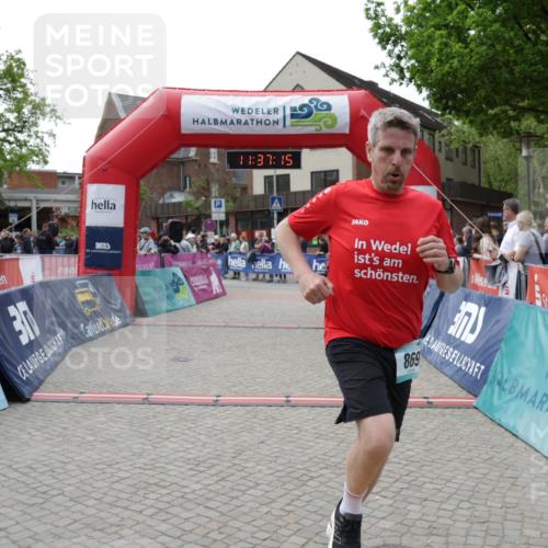 10.05.2026 - 8. Wedeler Halbmarathon Yannick Fuchs http://msf.ph/oto/9724421 10.05.2026 11:37:14 Ziel 31, 61, 869, 2193 meine-sportfotos.de