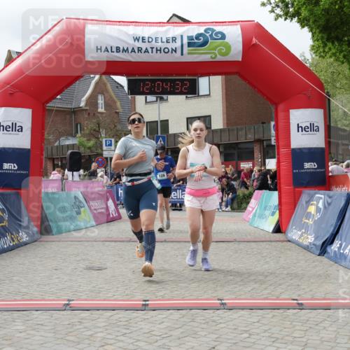 10.05.2026 - 8. Wedeler Halbmarathon Yannick Fuchs http://msf.ph/oto/9724444 10.05.2026 12:04:30 Ziel 129, 243, 461, 982 meine-sportfotos.de