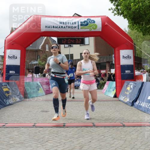 10.05.2026 - 8. Wedeler Halbmarathon Yannick Fuchs http://msf.ph/oto/9724456 10.05.2026 12:04:30 Ziel 129, 243, 461, 982 meine-sportfotos.de