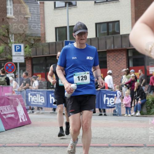 10.05.2026 - 8. Wedeler Halbmarathon Yannick Fuchs http://msf.ph/oto/9724475 10.05.2026 12:04:32 Ziel 129, 243, 461, 982 meine-sportfotos.de