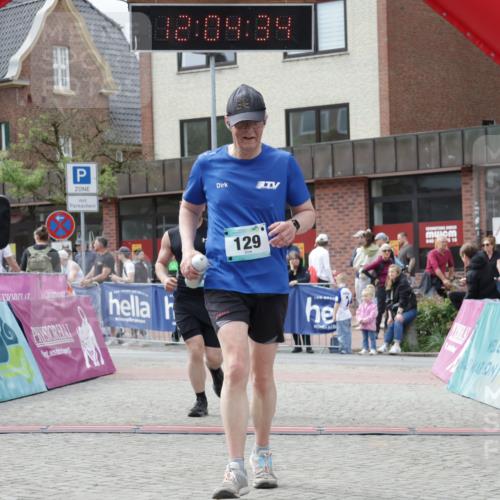10.05.2026 - 8. Wedeler Halbmarathon Yannick Fuchs http://msf.ph/oto/9724480 10.05.2026 12:04:32 Ziel 129, 243, 461, 982 meine-sportfotos.de