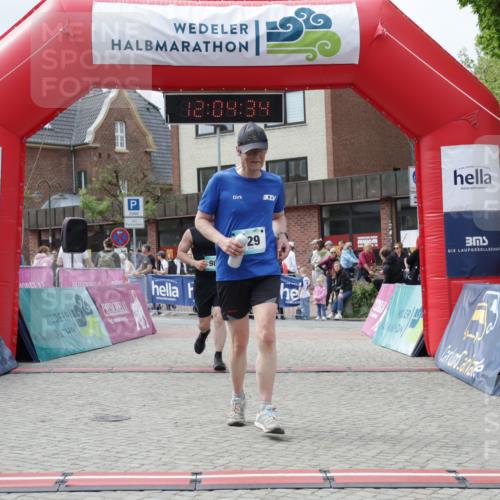 10.05.2026 - 8. Wedeler Halbmarathon Yannick Fuchs http://msf.ph/oto/9724490 10.05.2026 12:04:32 Ziel 129, 243, 461, 982 meine-sportfotos.de