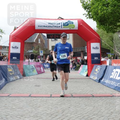10.05.2026 - 8. Wedeler Halbmarathon Yannick Fuchs http://msf.ph/oto/9724507 10.05.2026 12:04:33 Ziel 129, 243, 461, 982 meine-sportfotos.de