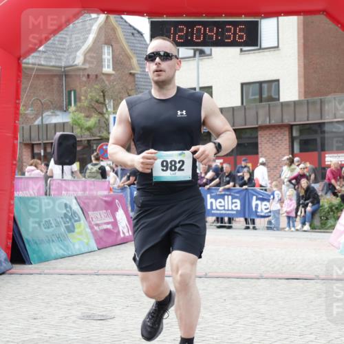10.05.2026 - 8. Wedeler Halbmarathon Yannick Fuchs http://msf.ph/oto/9724522 10.05.2026 12:04:34 Ziel 129, 243, 461, 982 meine-sportfotos.de