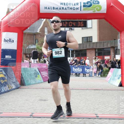10.05.2026 - 8. Wedeler Halbmarathon Yannick Fuchs http://msf.ph/oto/9724527 10.05.2026 12:04:34 Ziel 129, 243, 461, 982 meine-sportfotos.de