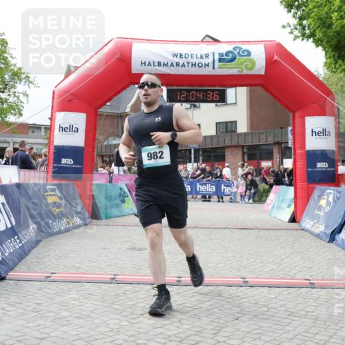 10.05.2026 - 8. Wedeler Halbmarathon Yannick Fuchs http://msf.ph/oto/9724532 10.05.2026 12:04:34 Ziel 129, 243, 461, 982 meine-sportfotos.de