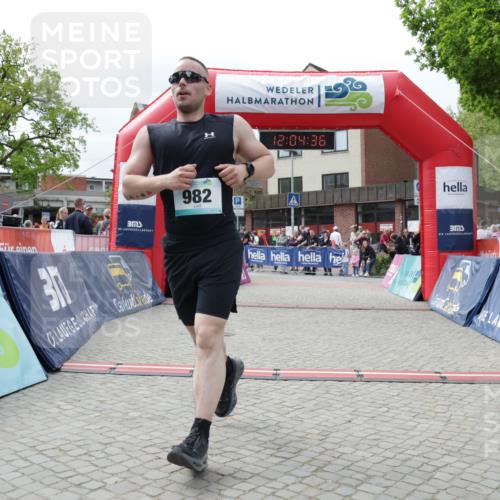 10.05.2026 - 8. Wedeler Halbmarathon Yannick Fuchs http://msf.ph/oto/9724542 10.05.2026 12:04:34 Ziel 129, 243, 461, 982 meine-sportfotos.de