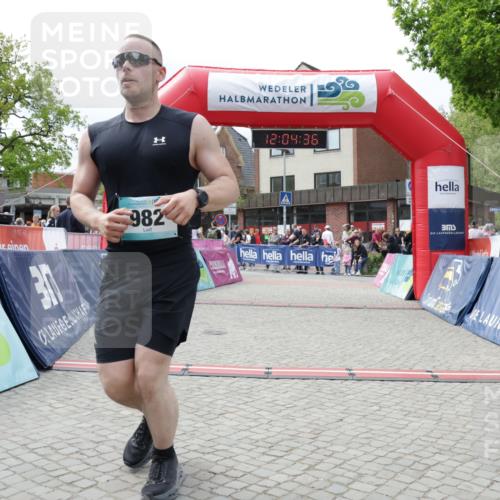 10.05.2026 - 8. Wedeler Halbmarathon Yannick Fuchs http://msf.ph/oto/9724547 10.05.2026 12:04:35 Ziel 129, 243, 461, 982 meine-sportfotos.de