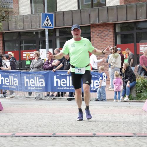 10.05.2026 - 8. Wedeler Halbmarathon Yannick Fuchs http://msf.ph/oto/9724556 10.05.2026 12:04:43 Ziel 71 meine-sportfotos.de