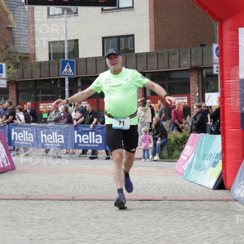 10.05.2026 - 8. Wedeler Halbmarathon Yannick Fuchs http://msf.ph/oto/9724582 10.05.2026 12:04:44 Ziel 71 meine-sportfotos.de