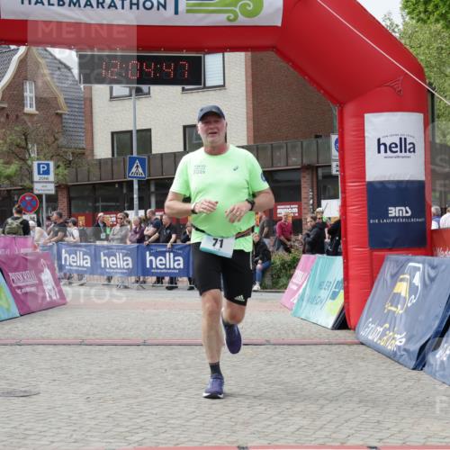 10.05.2026 - 8. Wedeler Halbmarathon Yannick Fuchs http://msf.ph/oto/9724606 10.05.2026 12:04:45 Ziel 71 meine-sportfotos.de