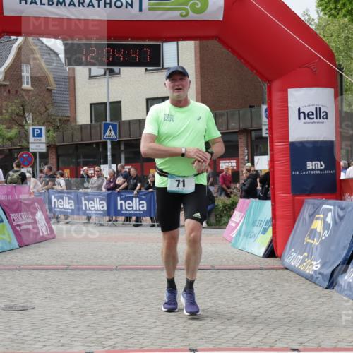 10.05.2026 - 8. Wedeler Halbmarathon Yannick Fuchs http://msf.ph/oto/9724610 10.05.2026 12:04:45 Ziel 71 meine-sportfotos.de
