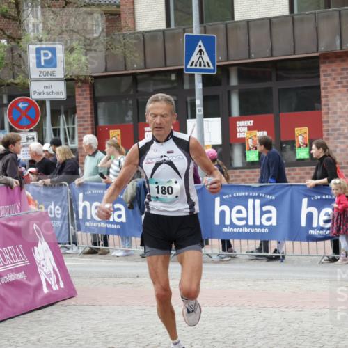 10.05.2026 - 8. Wedeler Halbmarathon Yannick Fuchs http://msf.ph/oto/9724615 10.05.2026 11:37:27 Ziel 180, 278 meine-sportfotos.de