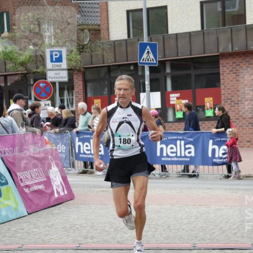 10.05.2026 - 8. Wedeler Halbmarathon Yannick Fuchs http://msf.ph/oto/9724622 10.05.2026 11:37:27 Ziel 180, 278 meine-sportfotos.de