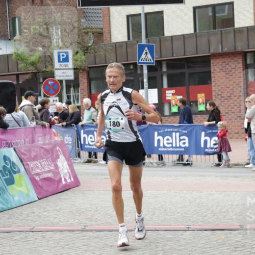 10.05.2026 - 8. Wedeler Halbmarathon Yannick Fuchs http://msf.ph/oto/9724629 10.05.2026 11:37:27 Ziel 180, 278 meine-sportfotos.de