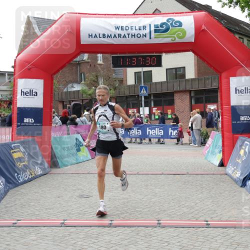 10.05.2026 - 8. Wedeler Halbmarathon Yannick Fuchs http://msf.ph/oto/9724655 10.05.2026 11:37:28 Ziel 180, 278 meine-sportfotos.de