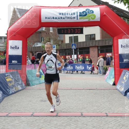 10.05.2026 - 8. Wedeler Halbmarathon Yannick Fuchs http://msf.ph/oto/9724660 10.05.2026 11:37:28 Ziel 180, 278 meine-sportfotos.de