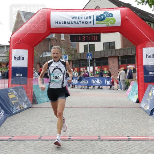 10.05.2026 - 8. Wedeler Halbmarathon Yannick Fuchs http://msf.ph/oto/9724666 10.05.2026 11:37:29 Ziel 180, 1046 meine-sportfotos.de
