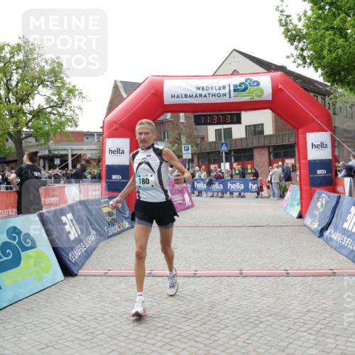 10.05.2026 - 8. Wedeler Halbmarathon Yannick Fuchs http://msf.ph/oto/9724677 10.05.2026 11:37:29 Ziel 180, 1046 meine-sportfotos.de