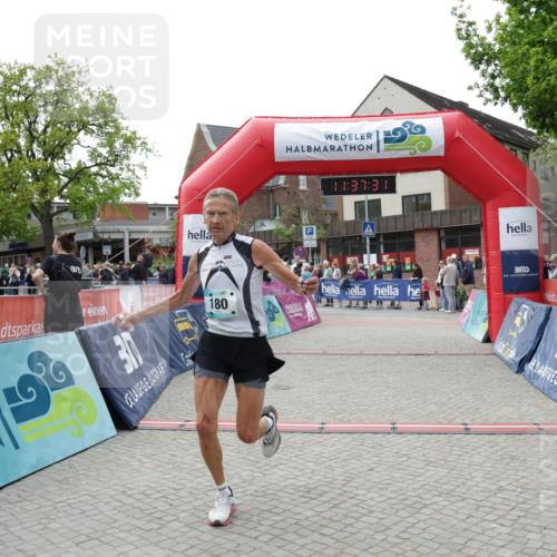 10.05.2026 - 8. Wedeler Halbmarathon Yannick Fuchs http://msf.ph/oto/9724682 10.05.2026 11:37:29 Ziel 180, 1046 meine-sportfotos.de