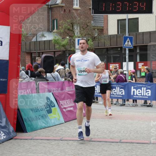 10.05.2026 - 8. Wedeler Halbmarathon Yannick Fuchs http://msf.ph/oto/9724711 10.05.2026 11:37:33 Ziel 180, 745, 1046 meine-sportfotos.de