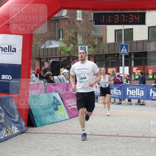 10.05.2026 - 8. Wedeler Halbmarathon Yannick Fuchs http://msf.ph/oto/9724716 10.05.2026 11:37:33 Ziel 180, 745, 1046 meine-sportfotos.de