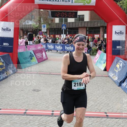 10.05.2026 - 8. Wedeler Halbmarathon Yannick Fuchs http://msf.ph/oto/9724722 10.05.2026 12:05:01 Ziel 2197 meine-sportfotos.de
