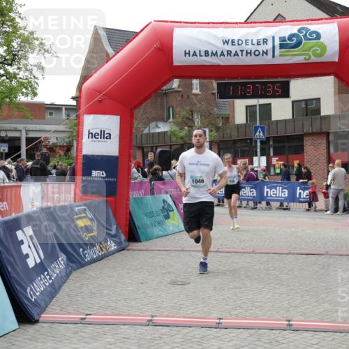 10.05.2026 - 8. Wedeler Halbmarathon Yannick Fuchs http://msf.ph/oto/9724733 10.05.2026 11:37:33 Ziel 180, 745, 1046 meine-sportfotos.de