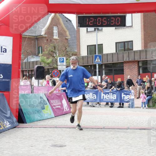 10.05.2026 - 8. Wedeler Halbmarathon Yannick Fuchs http://msf.ph/oto/9724780 10.05.2026 12:05:28 Ziel 268, 766 meine-sportfotos.de