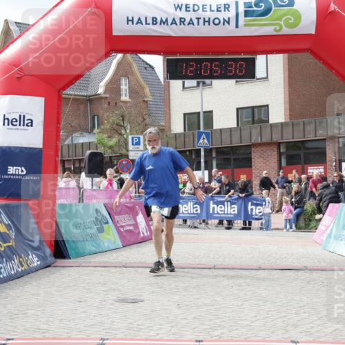 10.05.2026 - 8. Wedeler Halbmarathon Yannick Fuchs http://msf.ph/oto/9724784 10.05.2026 12:05:28 Ziel 268, 766 meine-sportfotos.de