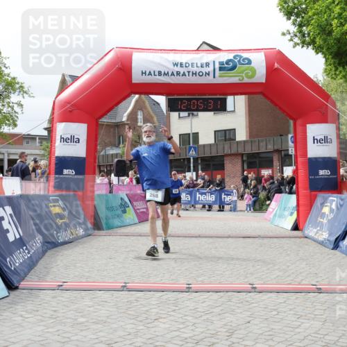 10.05.2026 - 8. Wedeler Halbmarathon Yannick Fuchs http://msf.ph/oto/9724800 10.05.2026 12:05:29 Ziel 268, 476, 766 meine-sportfotos.de