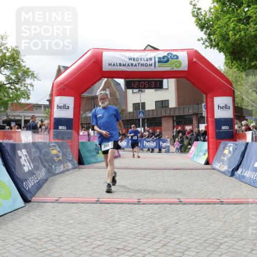 10.05.2026 - 8. Wedeler Halbmarathon Yannick Fuchs http://msf.ph/oto/9724814 10.05.2026 12:05:29 Ziel 268, 476, 766 meine-sportfotos.de