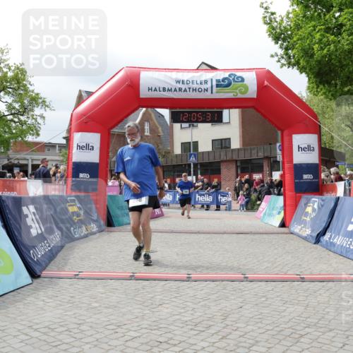 10.05.2026 - 8. Wedeler Halbmarathon Yannick Fuchs http://msf.ph/oto/9724820 10.05.2026 12:05:30 Ziel 268, 476, 766 meine-sportfotos.de