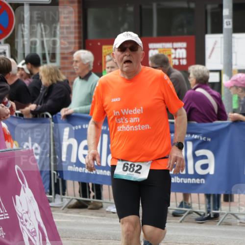 10.05.2026 - 8. Wedeler Halbmarathon Yannick Fuchs http://msf.ph/oto/9724821 10.05.2026 11:37:41 Ziel 682 meine-sportfotos.de
