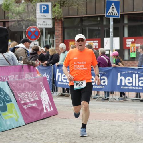 10.05.2026 - 8. Wedeler Halbmarathon Yannick Fuchs http://msf.ph/oto/9724827 10.05.2026 11:37:41 Ziel 682 meine-sportfotos.de