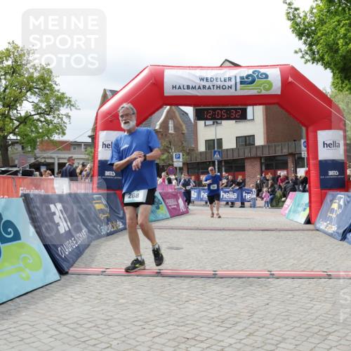 10.05.2026 - 8. Wedeler Halbmarathon Yannick Fuchs http://msf.ph/oto/9724833 10.05.2026 12:05:30 Ziel 268, 476, 766 meine-sportfotos.de