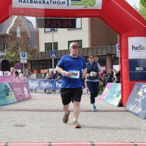 10.05.2026 - 8. Wedeler Halbmarathon Yannick Fuchs http://msf.ph/oto/9724854 10.05.2026 12:05:33 Ziel 268, 476, 766 meine-sportfotos.de