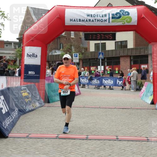 10.05.2026 - 8. Wedeler Halbmarathon Yannick Fuchs http://msf.ph/oto/9724880 10.05.2026 11:37:43 Ziel 682 meine-sportfotos.de
