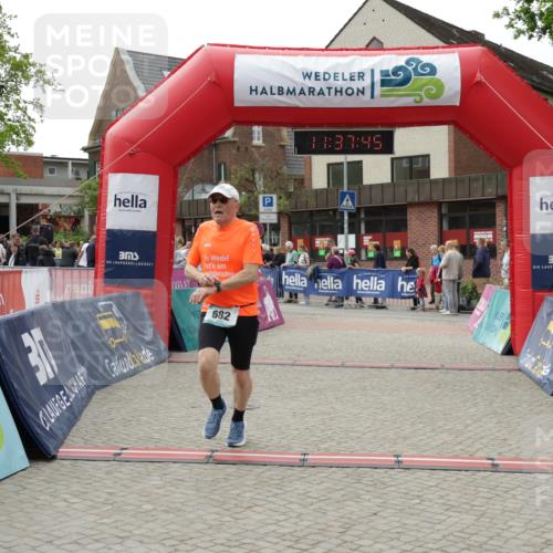 10.05.2026 - 8. Wedeler Halbmarathon Yannick Fuchs http://msf.ph/oto/9724884 10.05.2026 11:37:43 Ziel 682 meine-sportfotos.de