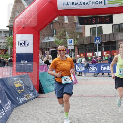 10.05.2026 - 8. Wedeler Halbmarathon Yannick Fuchs http://msf.ph/oto/9724974 10.05.2026 11:37:52 Ziel 573, 1033 meine-sportfotos.de