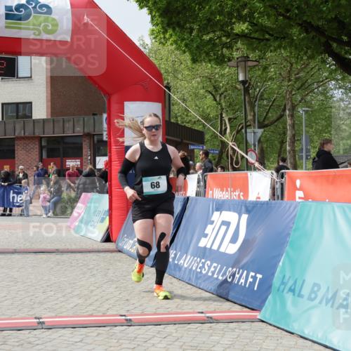 10.05.2026 - 8. Wedeler Halbmarathon Yannick Fuchs http://msf.ph/oto/9725010 10.05.2026 12:06:10 Ziel 68, 517 meine-sportfotos.de