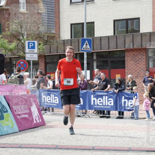 10.05.2026 - 8. Wedeler Halbmarathon Yannick Fuchs http://msf.ph/oto/9725029 10.05.2026 12:06:14 Ziel 68, 90, 187, 517 meine-sportfotos.de