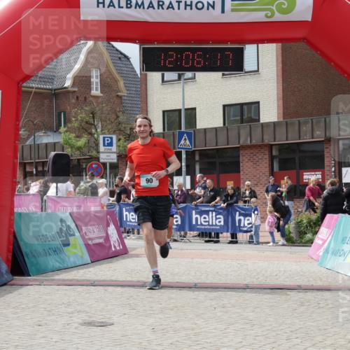 10.05.2026 - 8. Wedeler Halbmarathon Yannick Fuchs http://msf.ph/oto/9725035 10.05.2026 12:06:15 Ziel 68, 90, 187 meine-sportfotos.de
